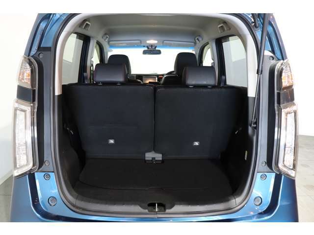 後ろから見た様子です。点検・整備はもちろんですが、車内のクリーニングもバッチリです！