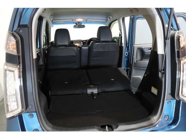 シートはさらに倒したままスライドも可能です！たくさんの荷物を積むことができます♪