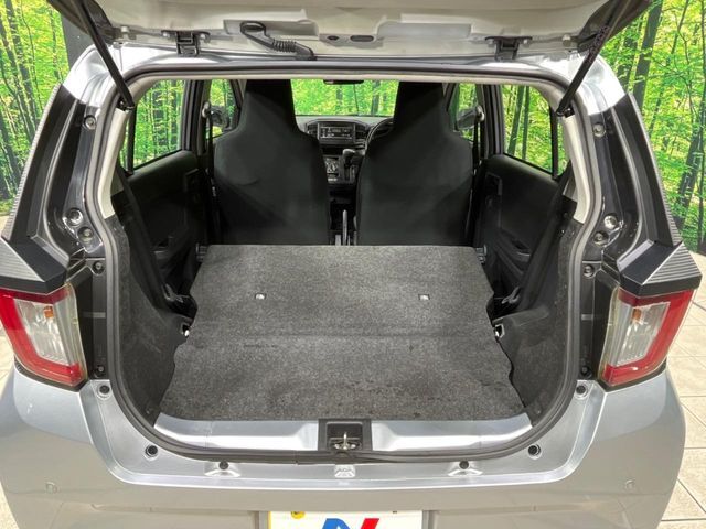 後席を格納すると、これだけの広さが！シーンに合わせたシートアレンジで、大きな荷物も積むことが出来ます♪