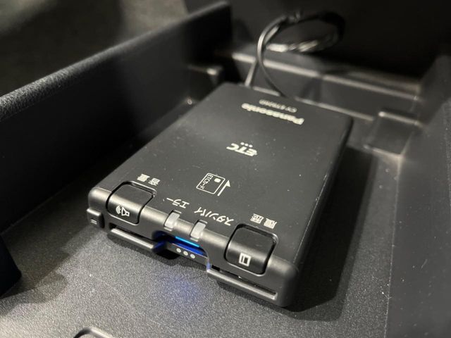 【ETC】高速道路の料金所をストレスなく通過！話題のスポットやサービスエリアに多い「スマートIC」利用時は必須のアイテムです。当店でセットアップを実施、ご納車当日からすぐにご利用いただけます！