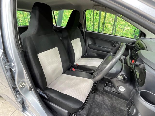 運転席シート廻りは使用感も少なく、良好な状態となっています。丁寧に使われていたことがよくわかりますね。