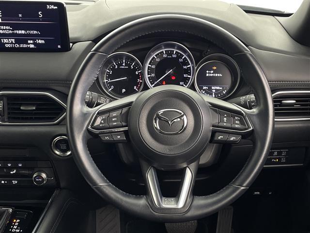 【ハンドル】軽い力で扱いやすいハンドルです。目立つ傷やスレなどなく綺麗な状態です！除菌プランいれていただくとさらに快適に！清潔なお車はお子様にも安心ですね！