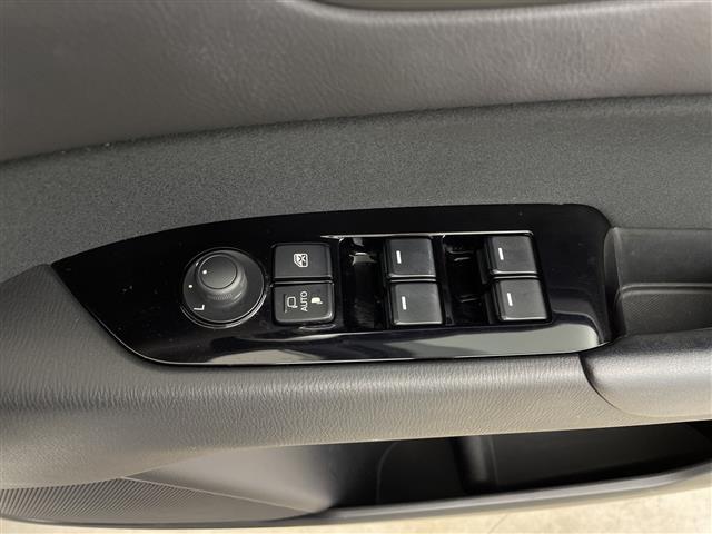 【窓操作部】軽い力で、窓を開けたり閉めたりすることができます！掲載箇所以外にご希望の写真がございましたら、お気軽にお問い合わせ下さい！メールや郵送でお送りさせていただきます。