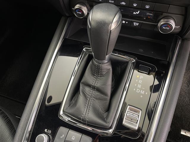 【シフトレバー】シフトも操作しやすく快適なドライブを楽しんでいただけます！
