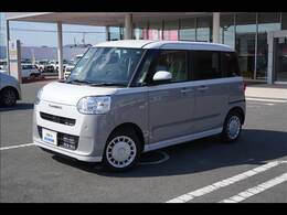 広い展示場には目移りしちゃうくらい軽・届出済未使用車が展示されてます