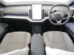 ブリーズ・インテリアは、リサイクル素材と再生可能素材を使い分けられ、個性的なディテールに仕上げられています。爽やかでクールな雰囲気が魅力のインテリアです。