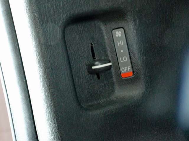 お車に合った保証をご用意しております！1年間、走行距離無制限保証！ディーラー保証継承！当店スタッフが細かくご説明をさせていただきます！延長保証も可能です！