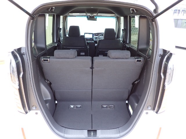 ◆定員乗車時のカーゴルームです。普段のお買い物の荷物やたくさんの収納が可能です。