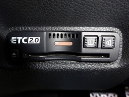 デザインスッキリのビルトイン『ETC』！高速道路の特典はもちろん、キャッシュレスなので料金所では徐行するだけで通過可能です！