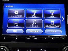 ホンダ純正ナビなのでダッシュボードにスッキリと収まっています。土地勘の無い所でも道に迷わず安心ですね！。AVも色々視聴でるのでドライブも楽しくなりますよ！