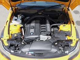 エンジン型式N52B25A出力204ps(150kW)/6300rpm最大トルク25.5kg・m(250N・m)/2750～3000rpm