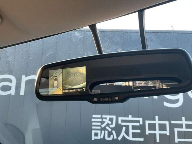 ルームミラーでアラウンドビューモニターの画像が確認出来ます。