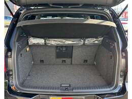 ラゲッジスペースは開口部も広く、高さがあるので、お荷物の積み下ろしを楽に行うことができます。