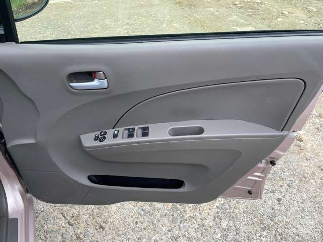 全車室内クリーニング！お客様の気持ちの良いカーライフのために、スタッフ一同全力を尽くします。