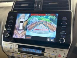 【パノラミックビューモニター】専用のカメラにより、上から見下ろしたような視点で360度クルマの周囲を確認することができます☆死角部分も確認しやすく、狭い場所での切り返しや駐車もスムーズに行えます。