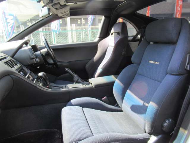 『300ZX』のロゴがカッコイイ助手席！状態良好です☆