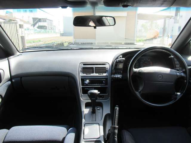 開放感のある運転席まわり！運転席からの視界も良好です！