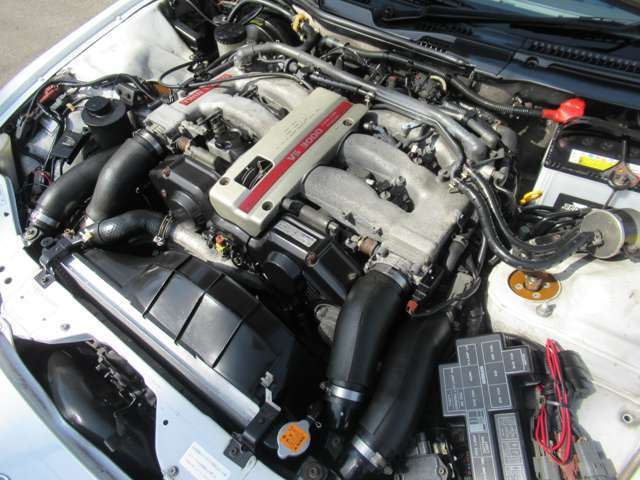 日産が誇るトルクフルなVG30DETTツインターボエンジンでございます！！