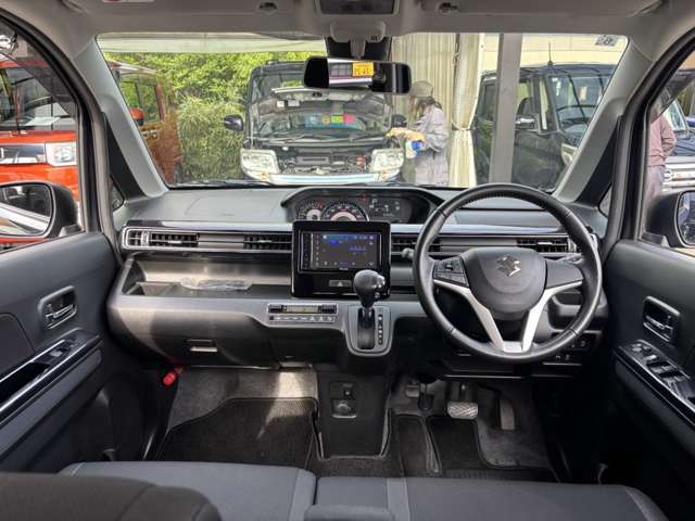 ★インパネ廻り★もちろん大きな傷も御座いません☆安心して運転できるように両席エアバック搭載しております！！軽自動車とは思えない程広く足を伸ばせます！！是非一度試乗はいかがですか？(＃^.^＃)