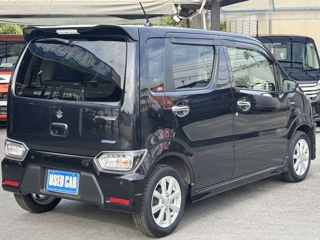 ★右斜め後ろからの一枚です★納車前にはバッチリ仕上げをしてご納車しております！商談時に小キズや線キズなど気になる所があればお気軽にご相談下さい♪内装の写真も是非ご覧ください♪