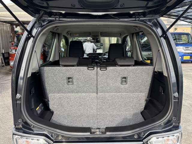 ★トランクからの一枚です★2列目を倒せば荷物も沢山積み込めます(^^)内装は、専任のスタッフが真心込めて丁寧に仕上げをしておりますので、ピカピカに仕上がっております。