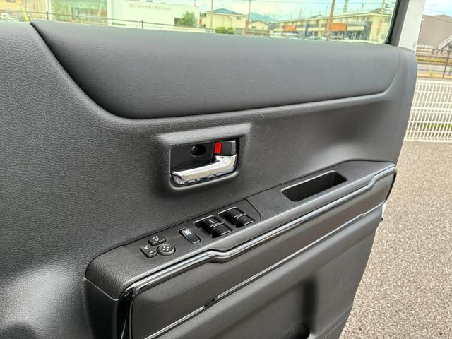 電動格納ミラー＆全席パワーウインドウ　運転席からミラーの調整や格納が可能です♪