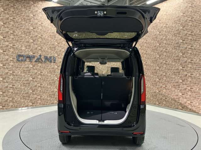 ■遠方にお住まいの方へ■　当社ではお車の販売を大阪府・和歌山県に在住のお客様のみとさせていただいております。誠に勝手ながら、ご理解とご協力を賜りますようお願い申し上げます。