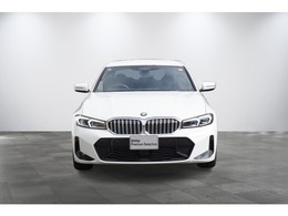 BMWのまさに「顔」ともいえる「キドニー・グリル」は、他の追随を許さない存在感を誇り、「キドニー・グリル」を見かけただけでBMWの風格を感じさせます！！