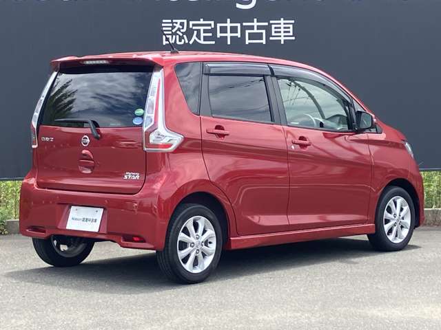後部座席はプライバシーガラスとなっています。座っている人や置いてある荷物が見えにくくなっているのでプライバシーの確保が出来ます。ぜひ見て確認してみて下さい