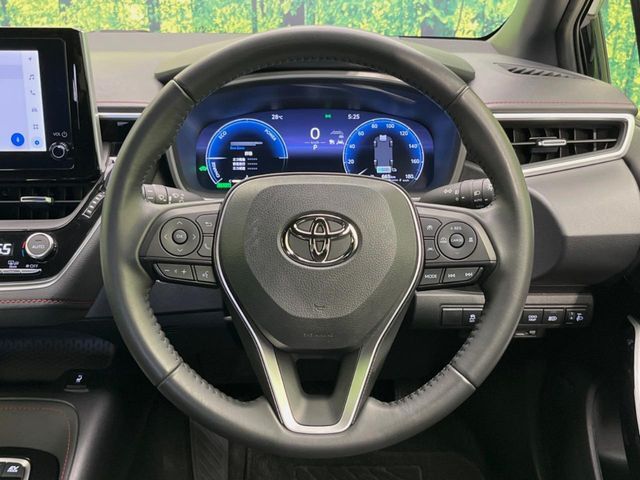 【純正革巻きステアリングスイッチ】運転中、前方から目線をそらすことなく、オーディオ等の操作が可能な便利機能！安心＆快適なドライブを演出してくれます♪