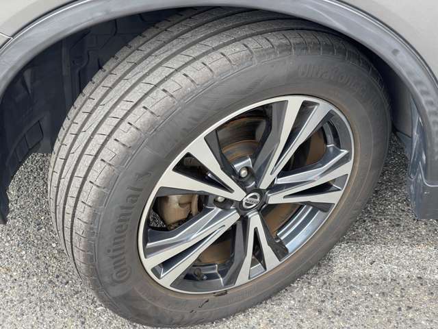 【タイヤ】車にとって大切なタイヤ♪ご覧の通り、しっかり残ってます！引き続き、安心して乗って頂けます！