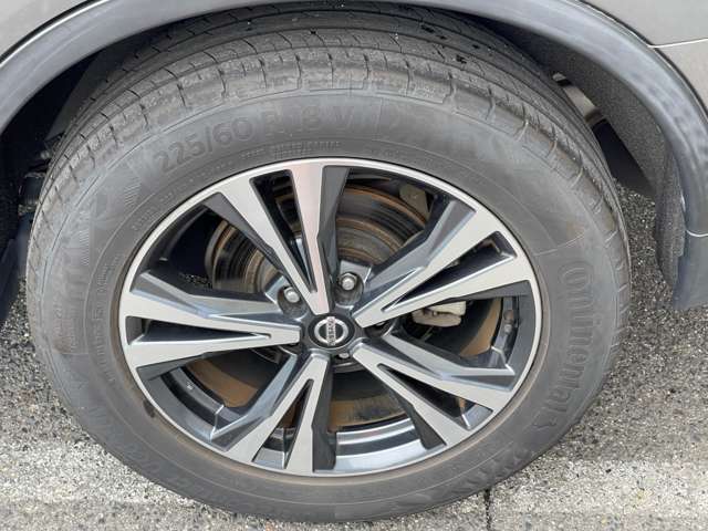 【タイヤ】車にとって大切なタイヤ♪ご覧の通り、しっかり残ってます！引き続き、安心して乗って頂けます！