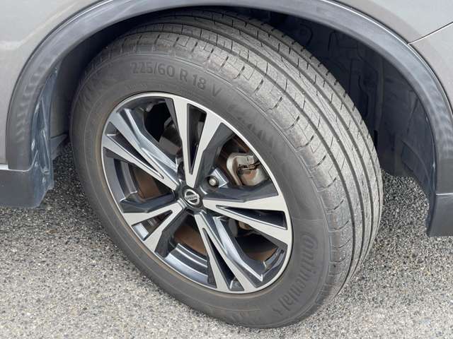 【タイヤ】車にとって大切なタイヤ♪ご覧の通り、しっかり残ってます！引き続き、安心して乗って頂けます！