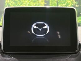 【純正ナビ】人気の純正ナビを装備しております。ナビの使いやすさはもちろん、オーディオ機能も充実！キャンプや旅行はもちろん、通勤や買い物など普段のドライブも楽しくなるはず♪
