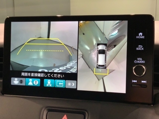 全方位モニターがついています！　車の周囲を360°安全確認できるので、普段の駐車はもちろんの事、縦列駐車や幅寄せの際にも活躍してくれますよ。