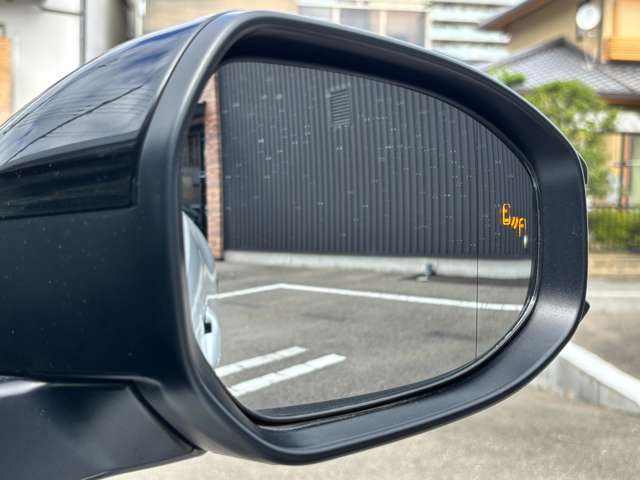 『TAX京田辺』は、ハンドルカバーやアクセサリー、ホイール等の販売も充実！！　お客様のカーライフをサポート！　☆★☆詳細は『TAX京田辺』の元気なスタッフまで