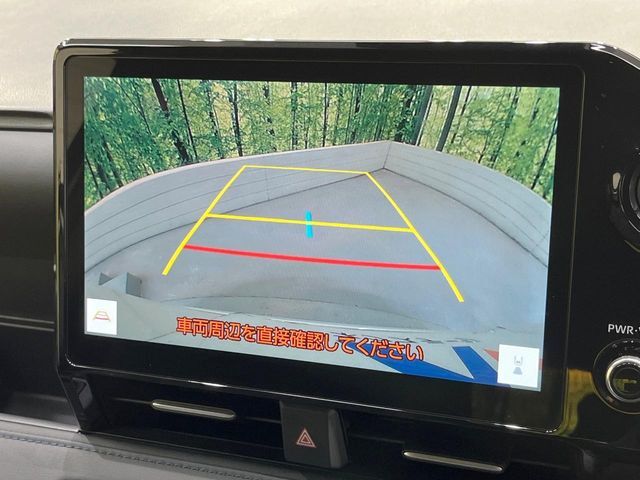 【バックカメラ】駐車時に後方がリアルタイム映像で確認できます。大型商業施設や立体駐車場での駐車時や、夜間のバック時に大活躍！運転スキルに関わらず、今や必須となった装備のひとつです！
