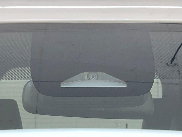 【トヨタセーフティセンス】走行中に前方の車両等を認識し、衝突しそうな時は警報とブレーキで衝突回避と被害軽減をアシスト。より安全にドライブをお楽しみいただけます。