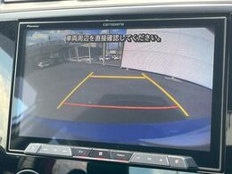 【バックカメラ】駐車時に後方がリアルタイム映像で確認できます。大型商業施設や立体駐車場での駐車時や、夜間のバック時に大活躍！運転スキルに関わらず、今や必須となった装備のひとつです！