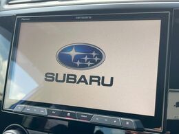 【純正ナビ】人気の純正ナビを装備しております。ナビの使いやすさはもちろん、オーディオ機能も充実！キャンプや旅行はもちろん、通勤や買い物など普段のドライブも楽しくなるはず♪