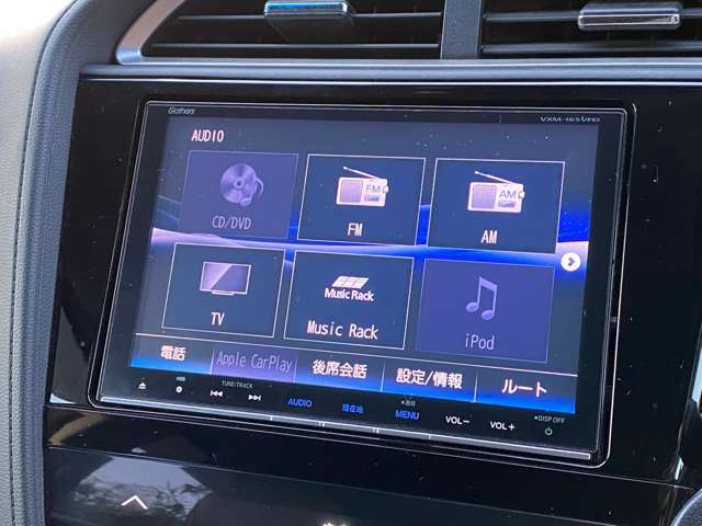 純正メモリーナビ（VXM-165VFEi）を装備しています.Apple CarPlay・Bluetooth・HDMI入力に対応しています。