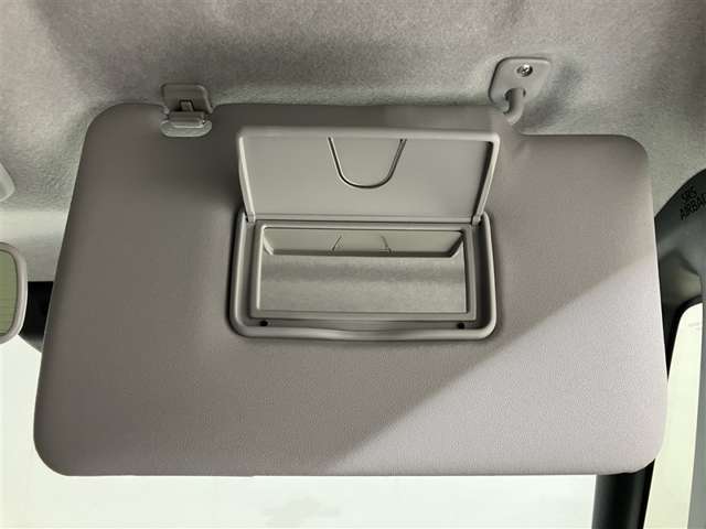 デジタルインナーミラー付き！これがあると悪天候の日でも後方の視界が確保されてうれしいですよね。