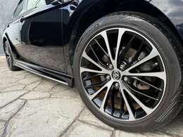 TRDエアロ(F/S/R)　バックカメラ　純正ナビ　シートヒーター　JBLサウンドシステム　黒革シート　パワーシート　LEDヘッドライト　クルーズコントロール等様々なオプションが装備しております。