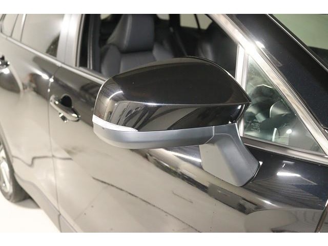 周りからも視認性が良いターンランプ（ウィンカー）付きのドアミラー。