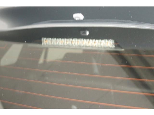 目線の高さに近いストップランプが、後続車にブレーキを踏んだことを知らせるので安全性もUPします。