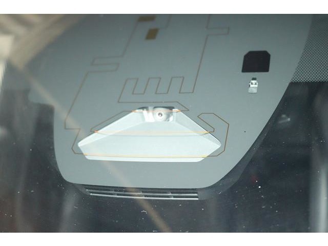 『衝突被害軽減システム』付き！　衝突回避や被害の軽減をサポートします。