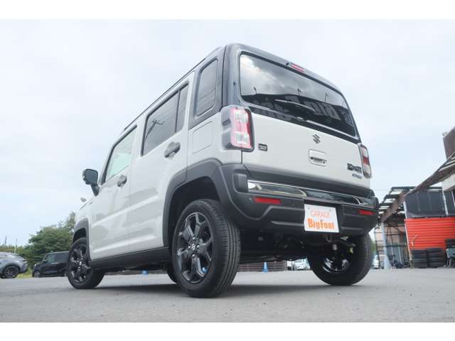 ＜純正9型ナビ＞　＜TVフルセグ＞　CD　DVD　Bluetooth　パノラマビューモニター　バックカメラ　シートヒーター　後席パーソナルテーブル　LEDヘッドライト　スズキセーフティサポート