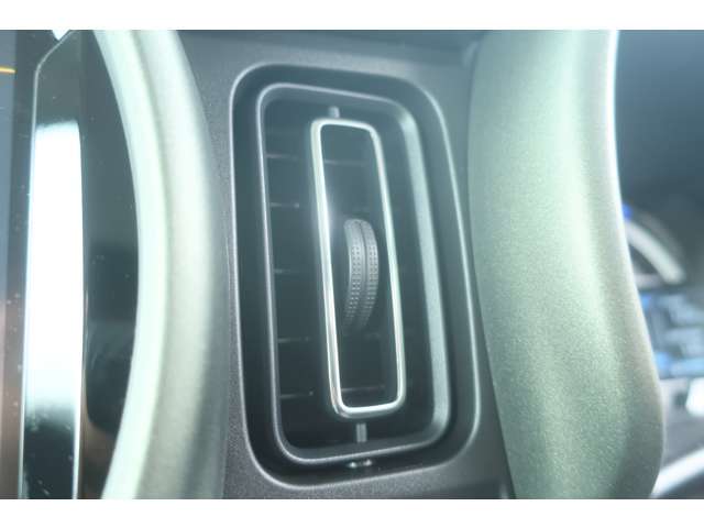 ＜純正9型ナビ＞　＜TVフルセグ＞　CD　DVD　Bluetooth　パノラマビューモニター　バックカメラ　シートヒーター　後席パーソナルテーブル　LEDヘッドライト　スズキセーフティサポート