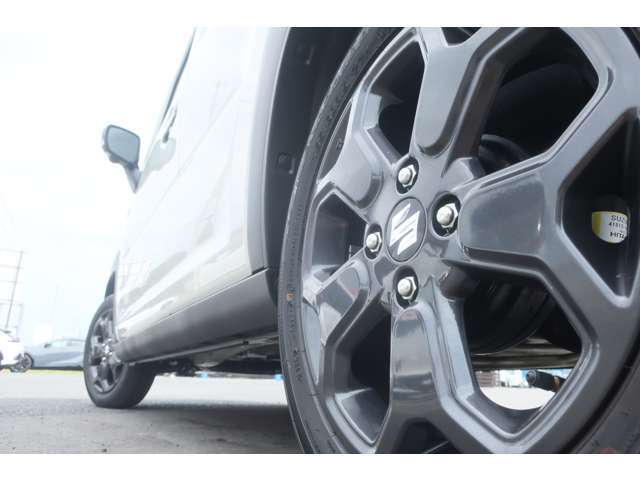 ＜純正9型ナビ＞　＜TVフルセグ＞　CD　DVD　Bluetooth　パノラマビューモニター　バックカメラ　シートヒーター　後席パーソナルテーブル　LEDヘッドライト　スズキセーフティサポート