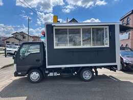 4WD キッチンカー オーニング 2槽シンク 給排水 各100L キーレス 外部電源・コード 冷凍冷蔵庫 冷凍ストッカー 換気扇 LED灯 コンセント×2 作業台×3 バックカメラ ETC